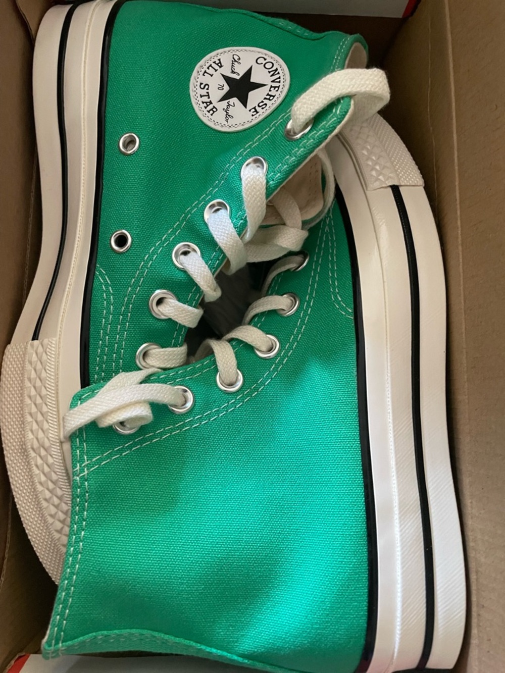 LIKE NEW - Women’s Size 6 or Men’s Size 4 Apex Green Chuck 70 Converse
